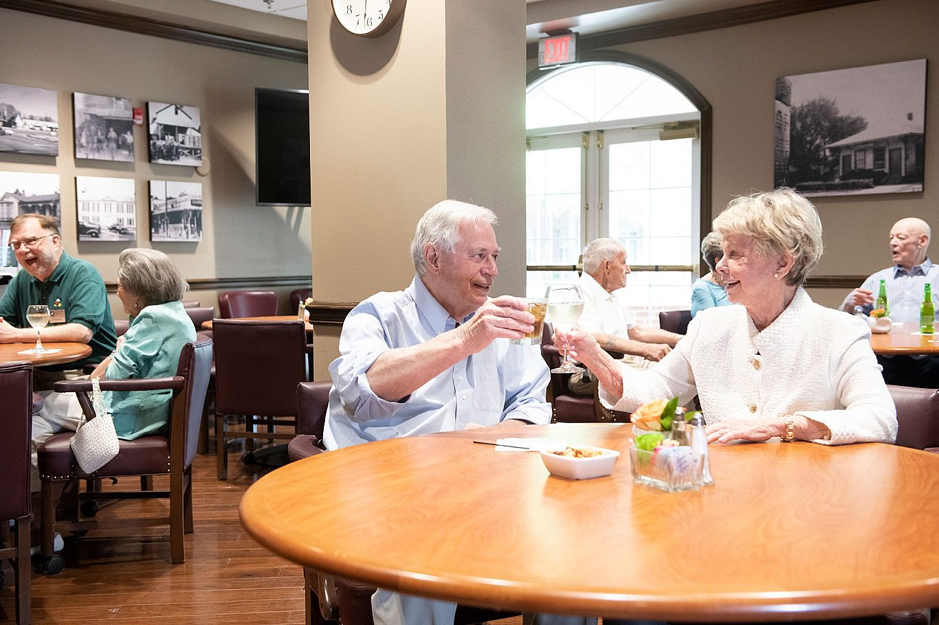 Village Germantown Dining Polo Lounge Grille 2